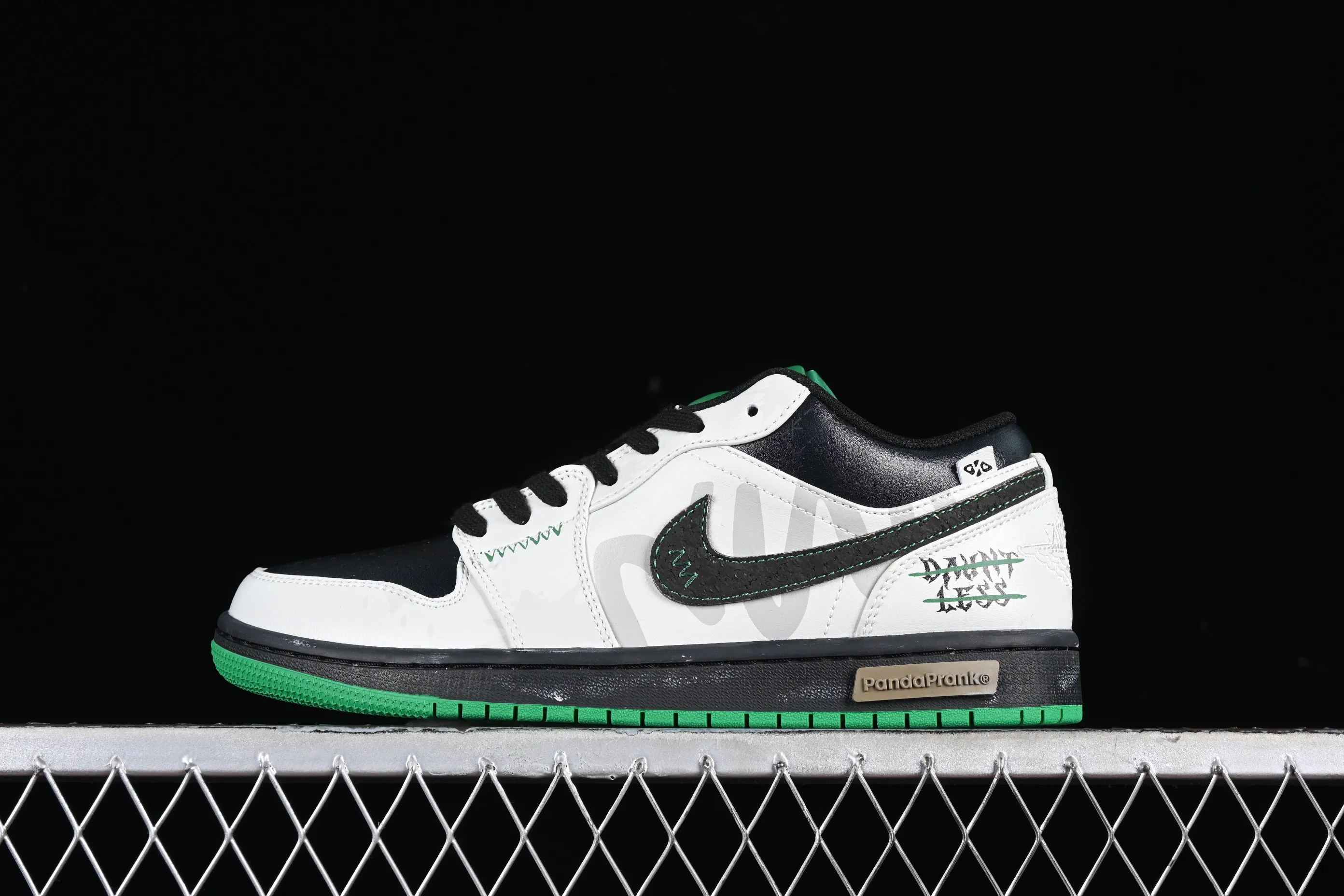All categories Air Jordan Jordan series basketball shoes Air Jordan 1 Low High-end customization Low-top sneakers Air Jordan 1 Low AJ1 Joe 1 Panda Prank Pioneer Knights Pioneer Low-top retro basketball shoes 553558-065